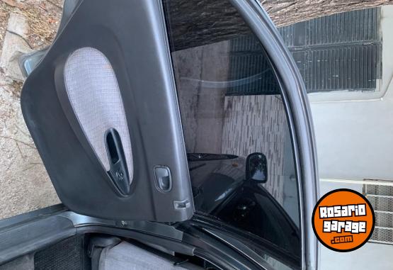 Autos - Mazda 323 1997 GNC 270100Km - En Venta