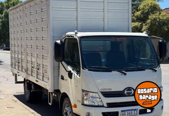 Camiones y Grúas - Hino 300 816. Año 2023. Como nuevo 10.000 km. - En Venta