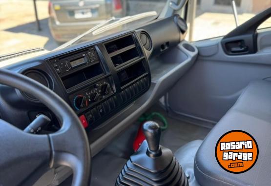 Camiones y Grúas - Hino 300 816. Año 2023. Como nuevo 10.000 km. - En Venta