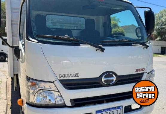 Camiones y Grúas - Hino 300 816. Año 2023. Como nuevo 10.000 km. - En Venta