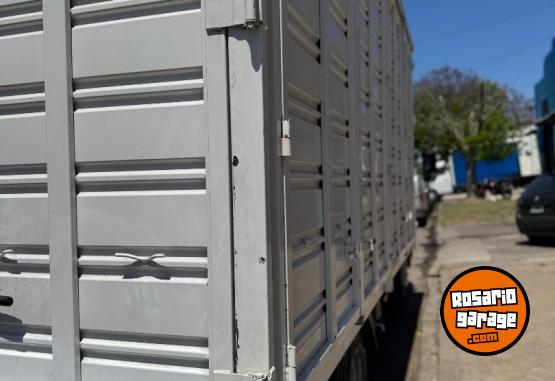 Camiones y Grúas - Hino 300 816. Año 2023. Como nuevo 10.000 km. - En Venta