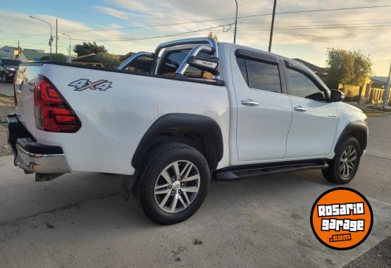 Camionetas - Toyota Hilux srx aut cuero 2016 Diesel 190000Km - En Venta