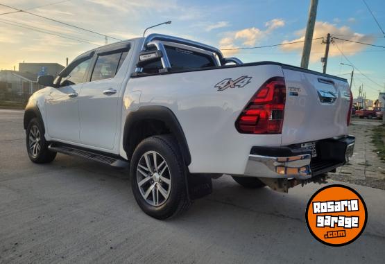 Camionetas - Toyota Hilux srx aut cuero 2016 Diesel 190000Km - En Venta