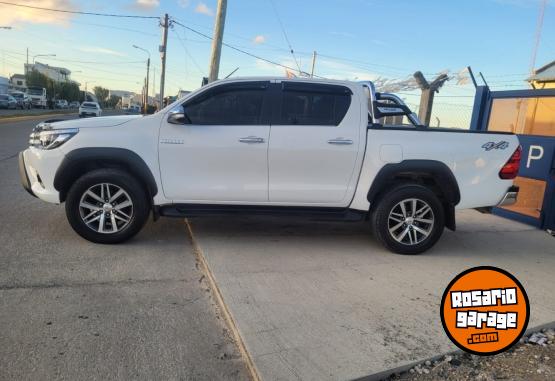 Camionetas - Toyota Hilux srx aut cuero 2016 Diesel 190000Km - En Venta