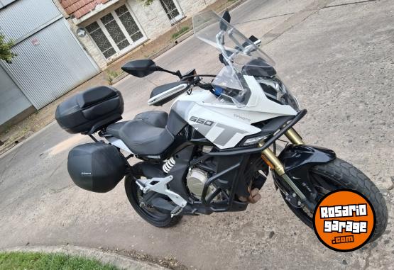 Motos - CF MT650 2023 Nafta 7400Km - En Venta