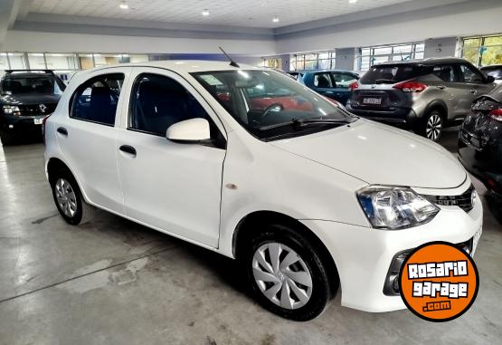 Autos - Toyota ETIOS 5P X MT 2022 Nafta 62000Km - En Venta