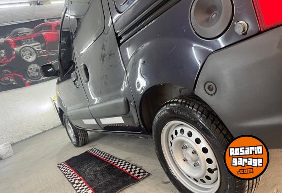 Utilitarios - Renault Kangoo 2014 GNC 111111Km - En Venta