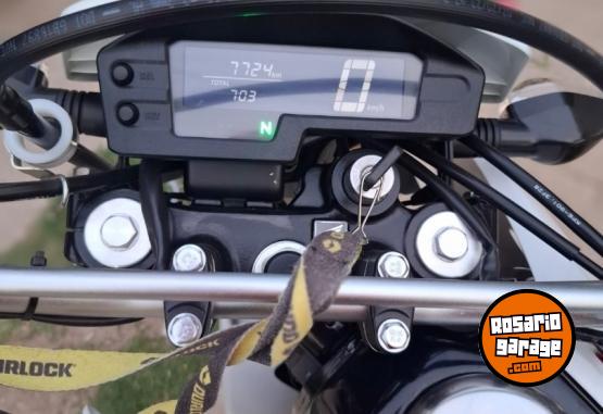 Motos - Honda Tornado 250 2024 Nafta 7700Km - En Venta