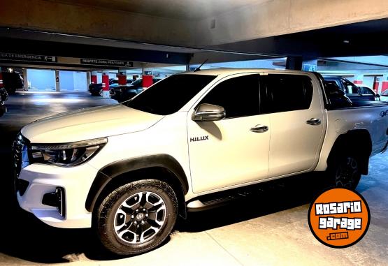 Camionetas - Toyota Hilux SRX 4x4 2021 Diesel 65000Km - En Venta