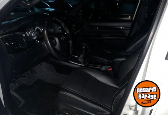 Camionetas - Toyota Hilux SRX 4x4 2021 Diesel 65000Km - En Venta