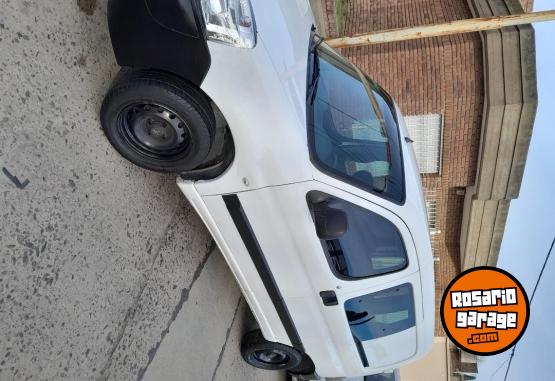 Utilitarios - Peugeot Partner hdi 1.6 confort 2017 Diesel 83000Km - En Venta