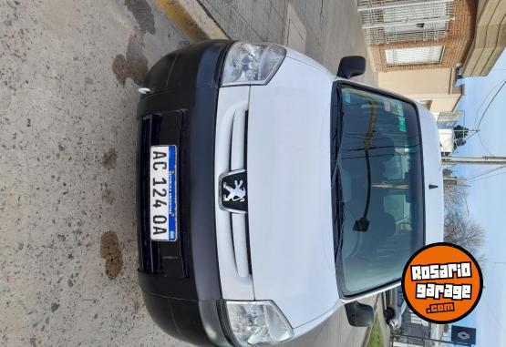 Utilitarios - Peugeot Partner hdi 1.6 confort 2017 Diesel 83000Km - En Venta