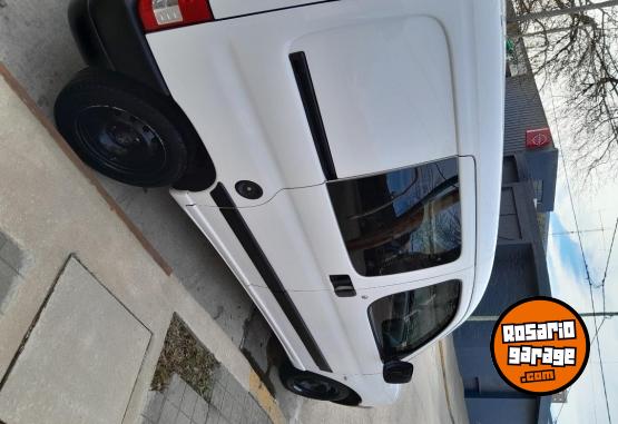 Utilitarios - Peugeot Partner hdi 1.6 confort 2017 Diesel 83000Km - En Venta