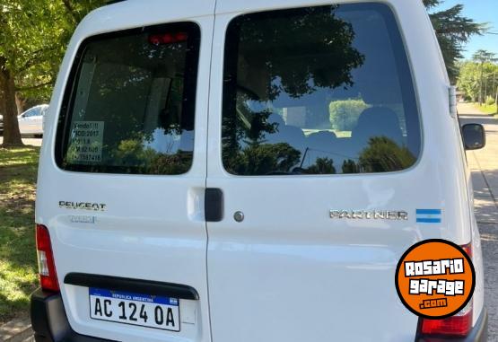 Utilitarios - Peugeot Partner hdi 1.6 confort 2017 Diesel 83000Km - En Venta