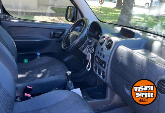 Utilitarios - Peugeot Partner hdi 1.6 confort 2017 Diesel 83000Km - En Venta