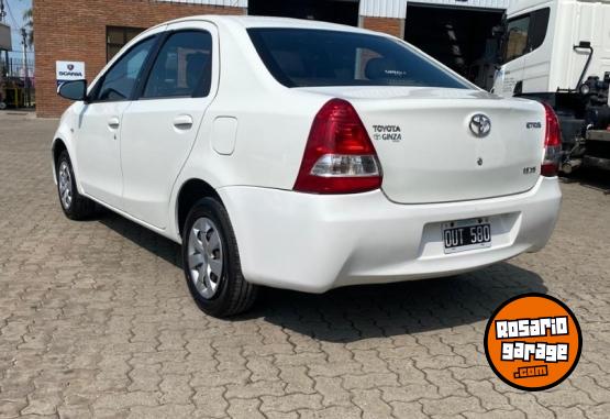 Autos - Toyota ETIOS 2015 Nafta 230000Km - En Venta
