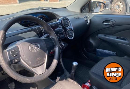 Autos - Toyota ETIOS 2015 Nafta 230000Km - En Venta