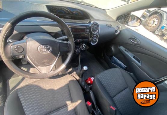 Autos - Toyota ETIOS 2015 Nafta 230000Km - En Venta