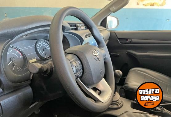 Camionetas - Toyota Hilux 2024 Diesel 1900Km - En Venta