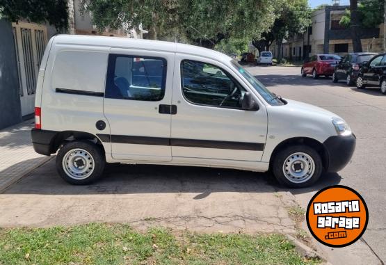 Utilitarios - Peugeot partner hdi 2015 Diesel 144000Km - En Venta