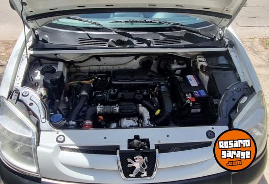 Utilitarios - Peugeot partner hdi 2015 Diesel 144000Km - En Venta