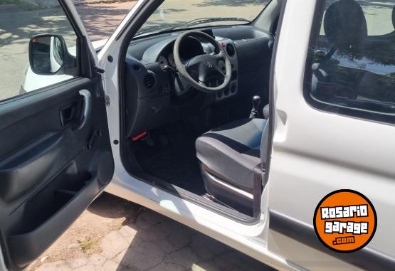 Utilitarios - Peugeot partner hdi 2015 Diesel 144000Km - En Venta