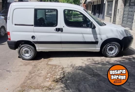 Utilitarios - Peugeot partner hdi 2015 Diesel 144000Km - En Venta