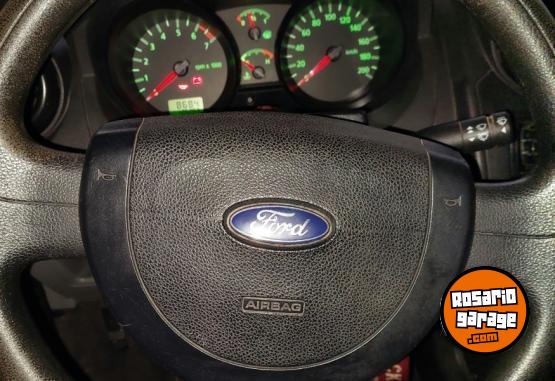 Autos - Ford Fiesta Max 2009 Nafta 131000Km - En Venta