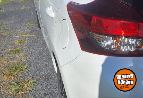 Autos - Toyota YARIS XLS+ 2025 Nafta 13800Km - En Venta