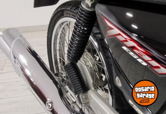 Motos - Honda Titan 2011 Nafta 28000Km - En Venta