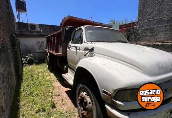 Camiones y Grúas - Ford 14.000 Camión volcador - En Venta