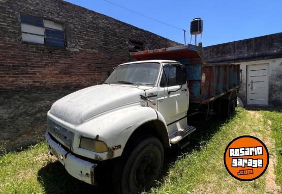 Camiones y Grúas - Ford 14.000 Camión volcador - En Venta