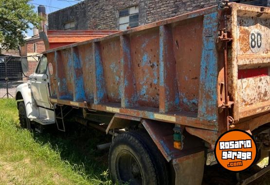 Camiones y Grúas - Ford 14.000 Camión volcador - En Venta