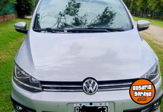 Autos - Volkswagen Suran Highline 2015 Nafta 111000Km - En Venta