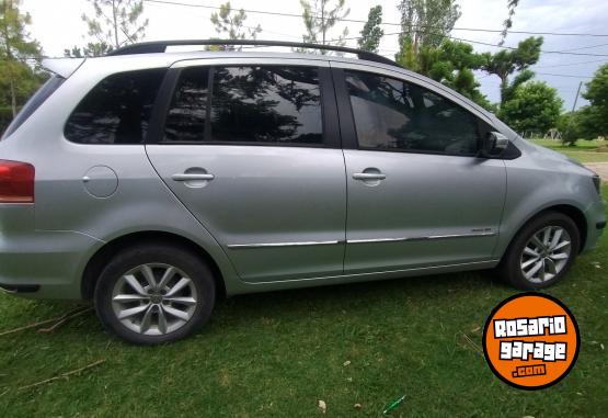 Autos - Volkswagen Suran Highline 2015 Nafta 111000Km - En Venta