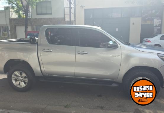 Camionetas - Toyota HILUX SRV 4X4 AUTOMATICA 2018 Diesel 237000Km - En Venta