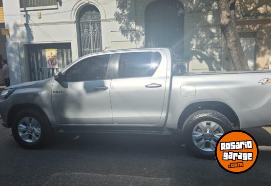 Camionetas - Toyota HILUX SRV 4X4 AUTOMATICA 2018 Diesel 237000Km - En Venta