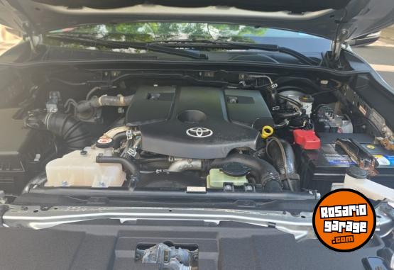 Camionetas - Toyota HILUX SRV 4X4 AUTOMATICA 2018 Diesel 237000Km - En Venta