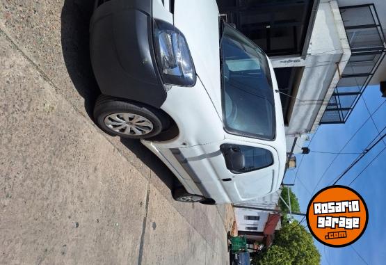 Utilitarios - Peugeot Partner 1.4 2017 gnc 2017 GNC 135000Km - En Venta