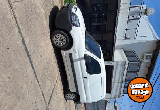 Utilitarios - Peugeot Partner 1.4 2017 gnc 2017 GNC 135000Km - En Venta