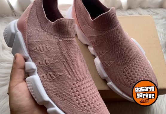 Indumentaria - Zapatillas adultos excelente calidad - En Venta