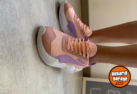 Indumentaria - Zapatillas adultos excelente calidad - En Venta