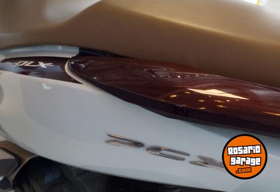 Motos - Honda PCX 150 DLX 2023 Nafta 6035Km - En Venta