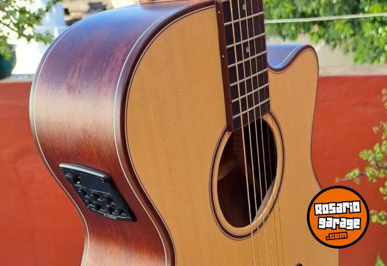 Instrumentos Musicales - Vendo guitarra electroacustica parquer como nueva - En Venta
