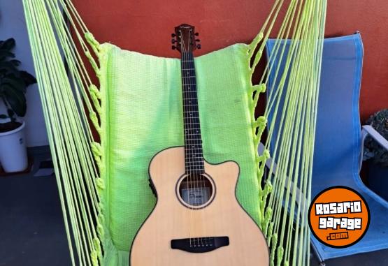 Instrumentos Musicales - Vendo guitarra electroacustica parquer como nueva - En Venta