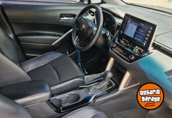 Autos - Toyota Corolla cross hybrid seg 2022 Electrico / Hibrido 30000Km - En Venta