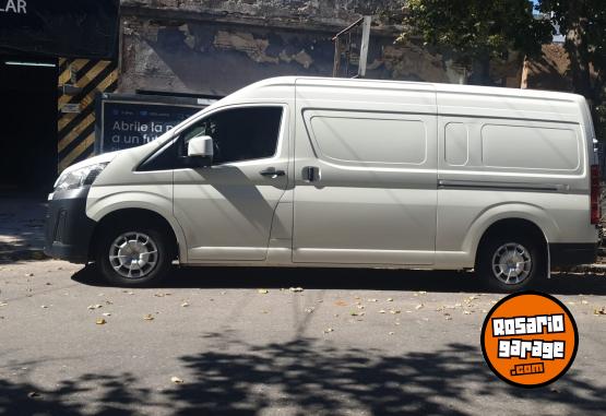 Utilitarios - Toyota H2L2 2023 Diesel 9200Km - En Venta