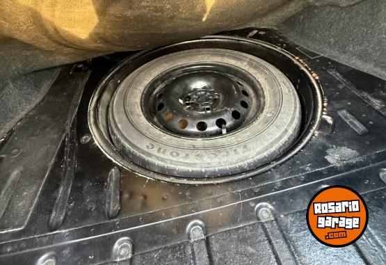 Autos - Volkswagen Voyage 2011 Nafta 185000Km - En Venta