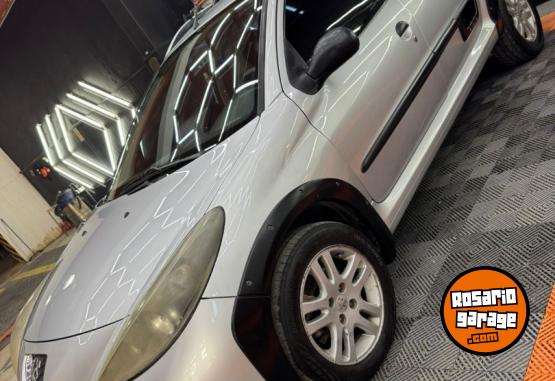 Camionetas - Peugeot Hoggar escapade 2012 Nafta 165000Km - En Venta