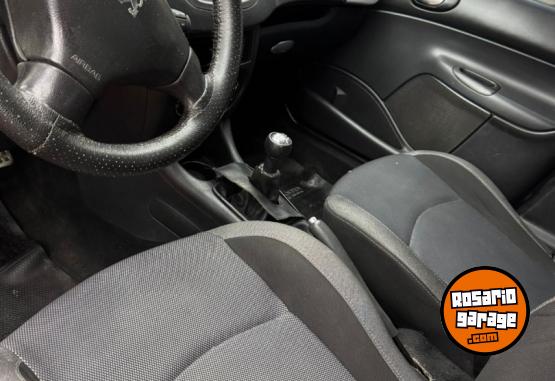 Camionetas - Peugeot Hoggar escapade 2012 Nafta 165000Km - En Venta